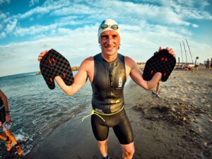 Carbon hand paddles for swimrun